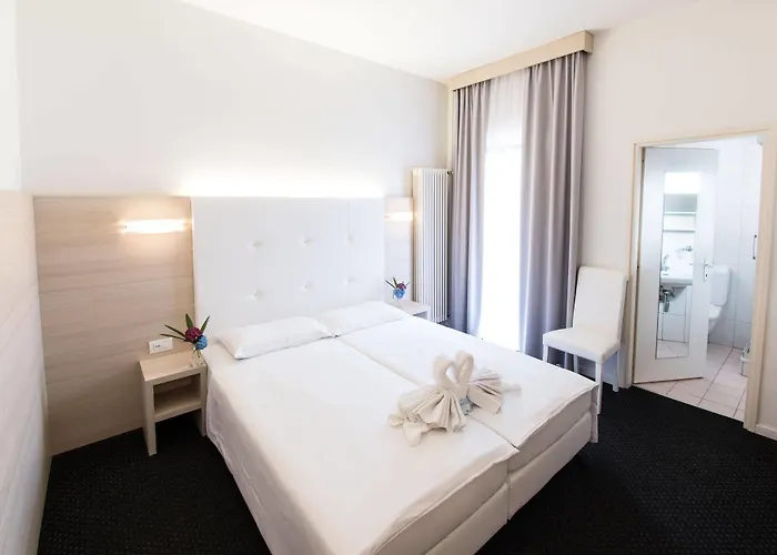 Отель @ Home Hotel Locarno 3*